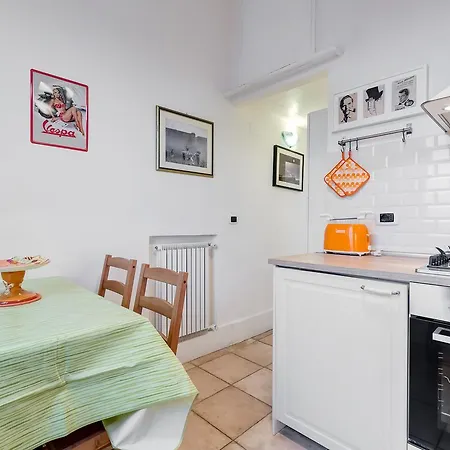 ドムス リッカ テルミニ アパート *